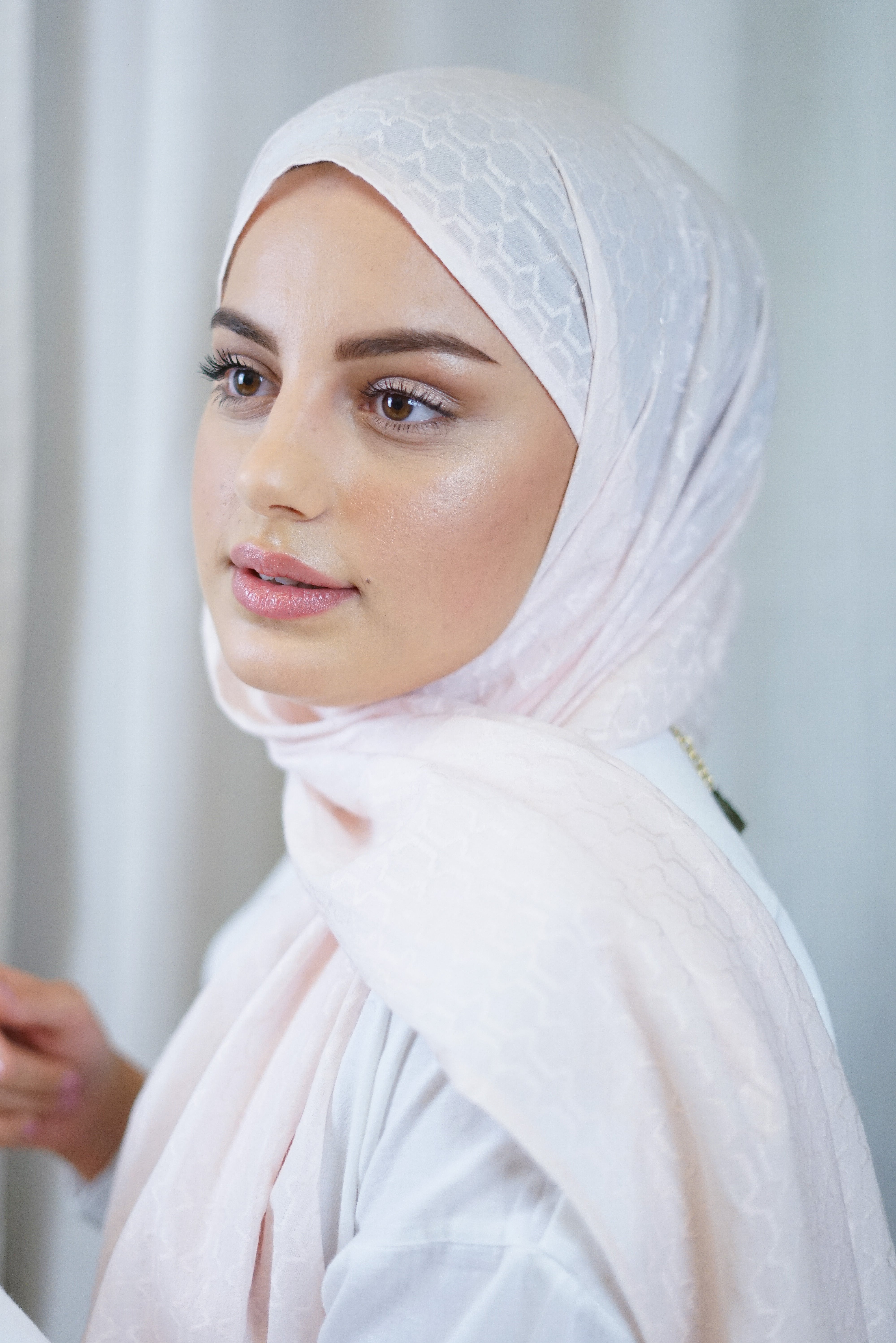 MANOUSH Shawl — Woven Lightness, Everyday Ease