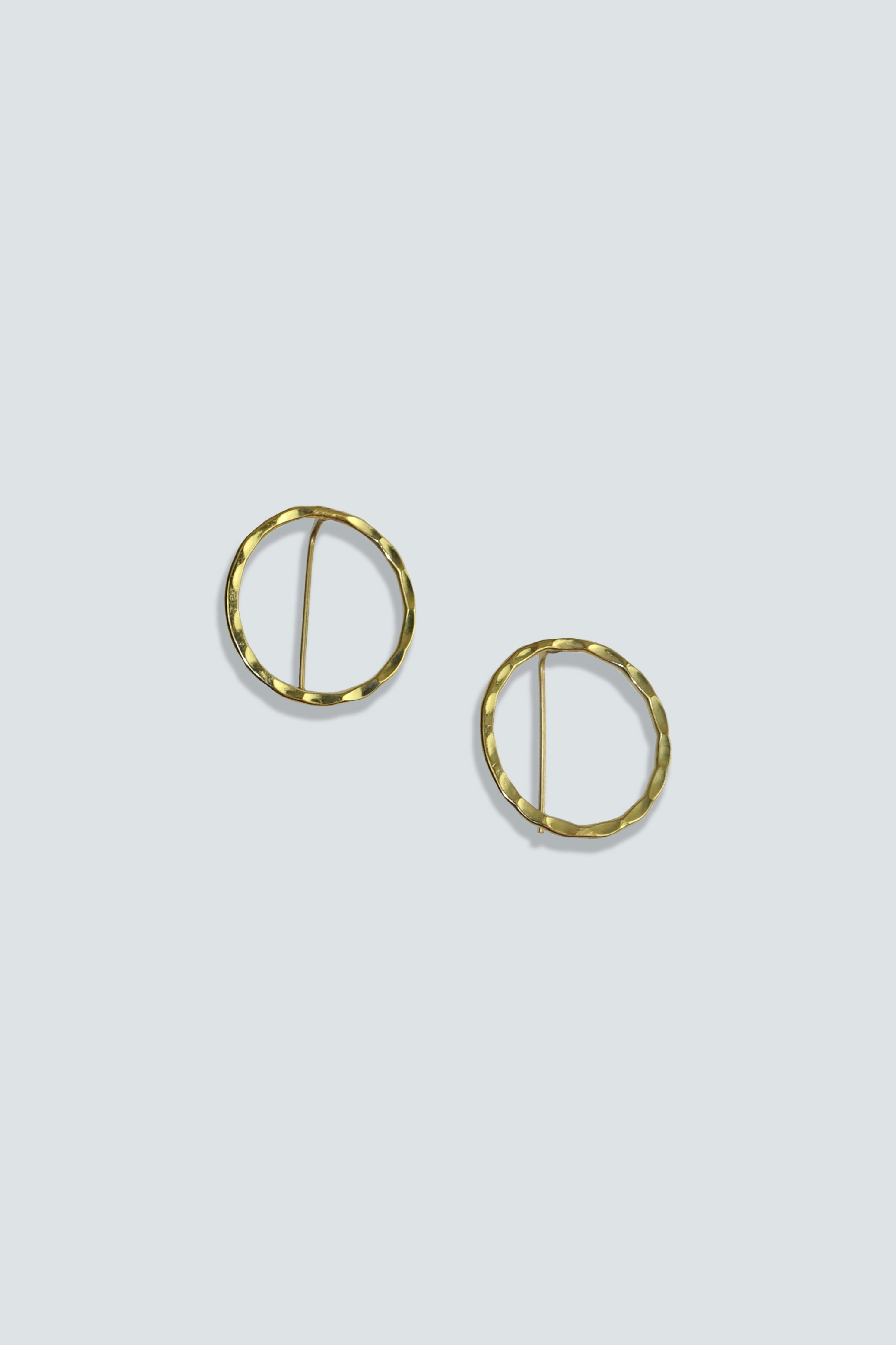 NURA circle earrings in gold