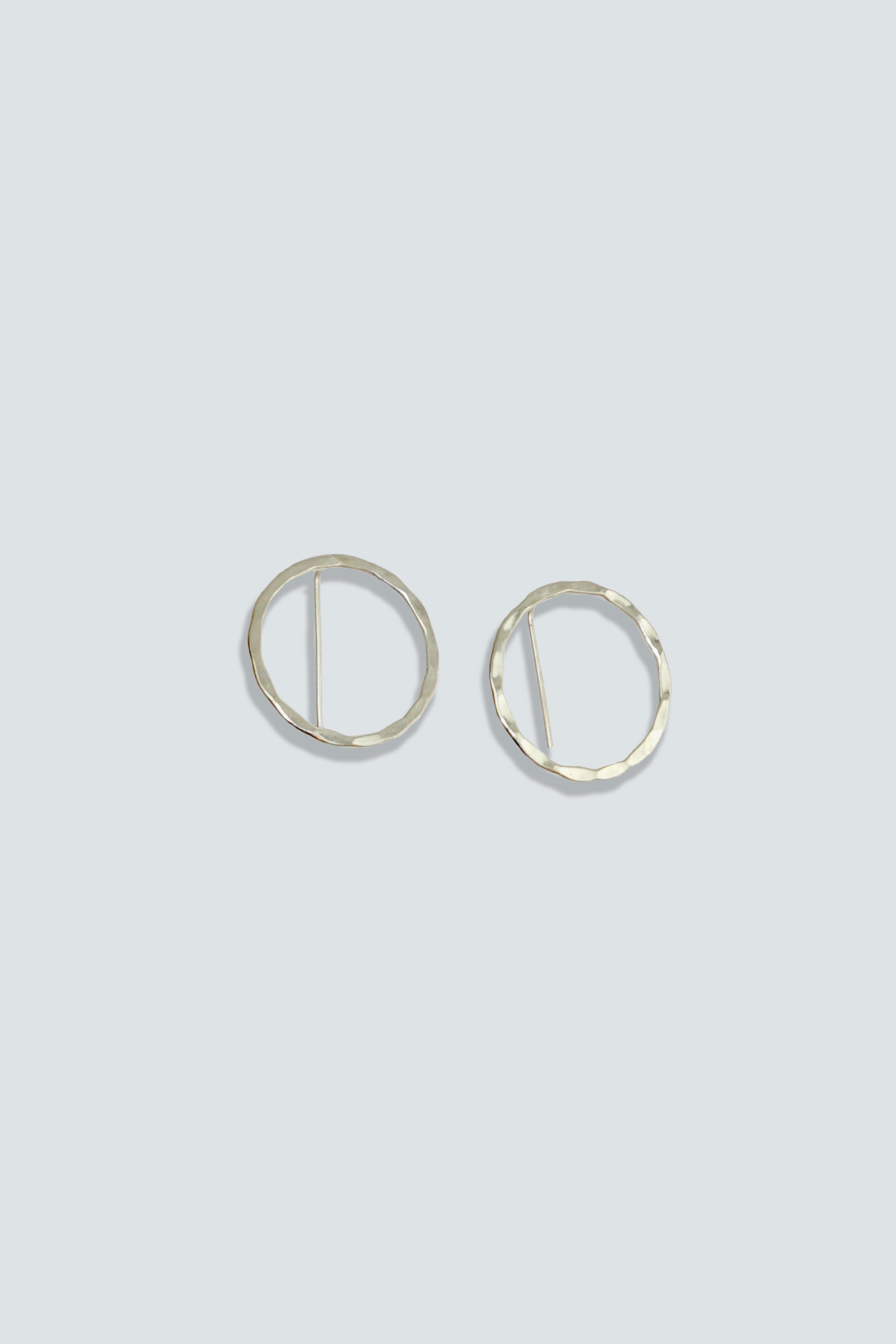 NURA circle earrings in silver