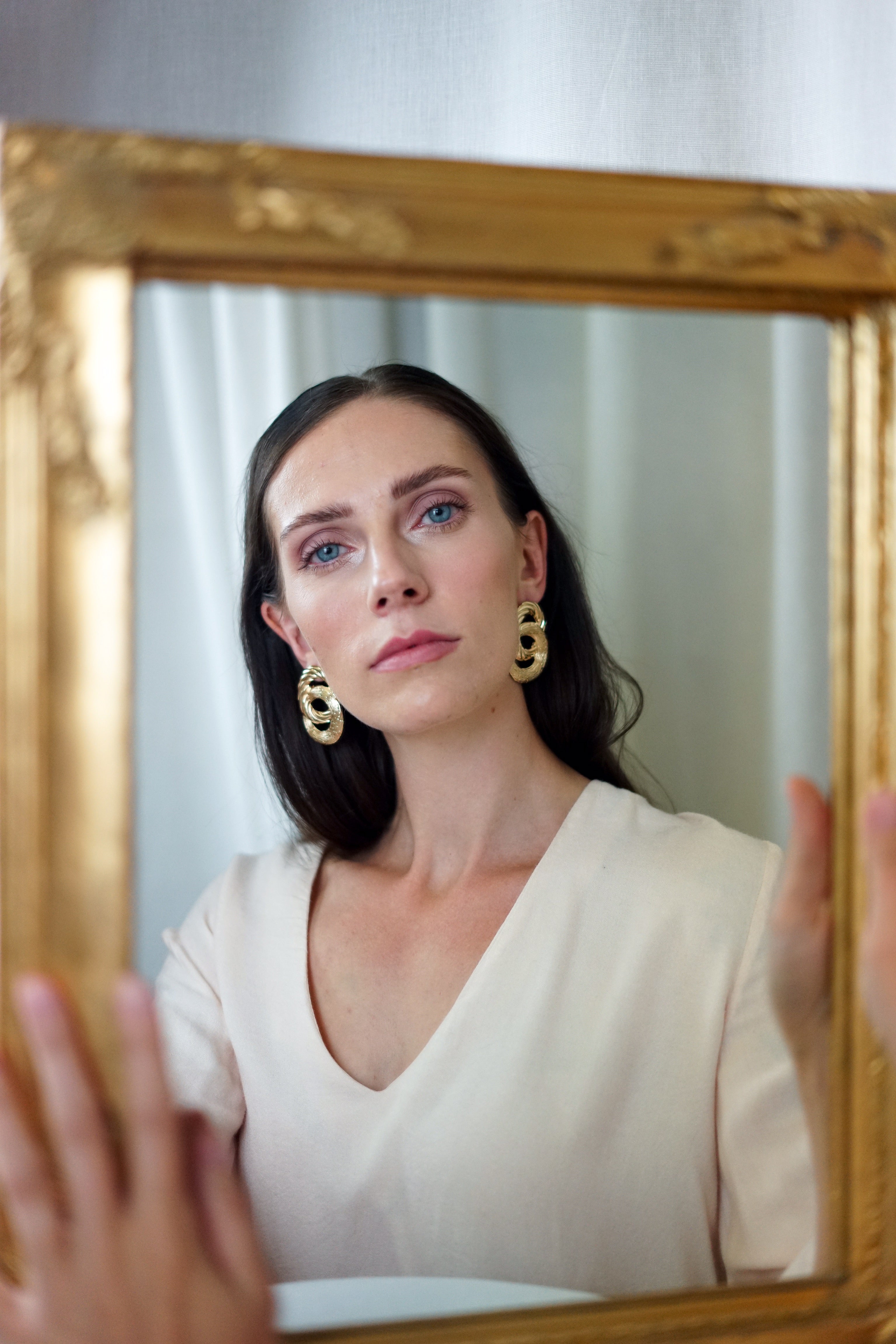 SHOHRE hoop earrings